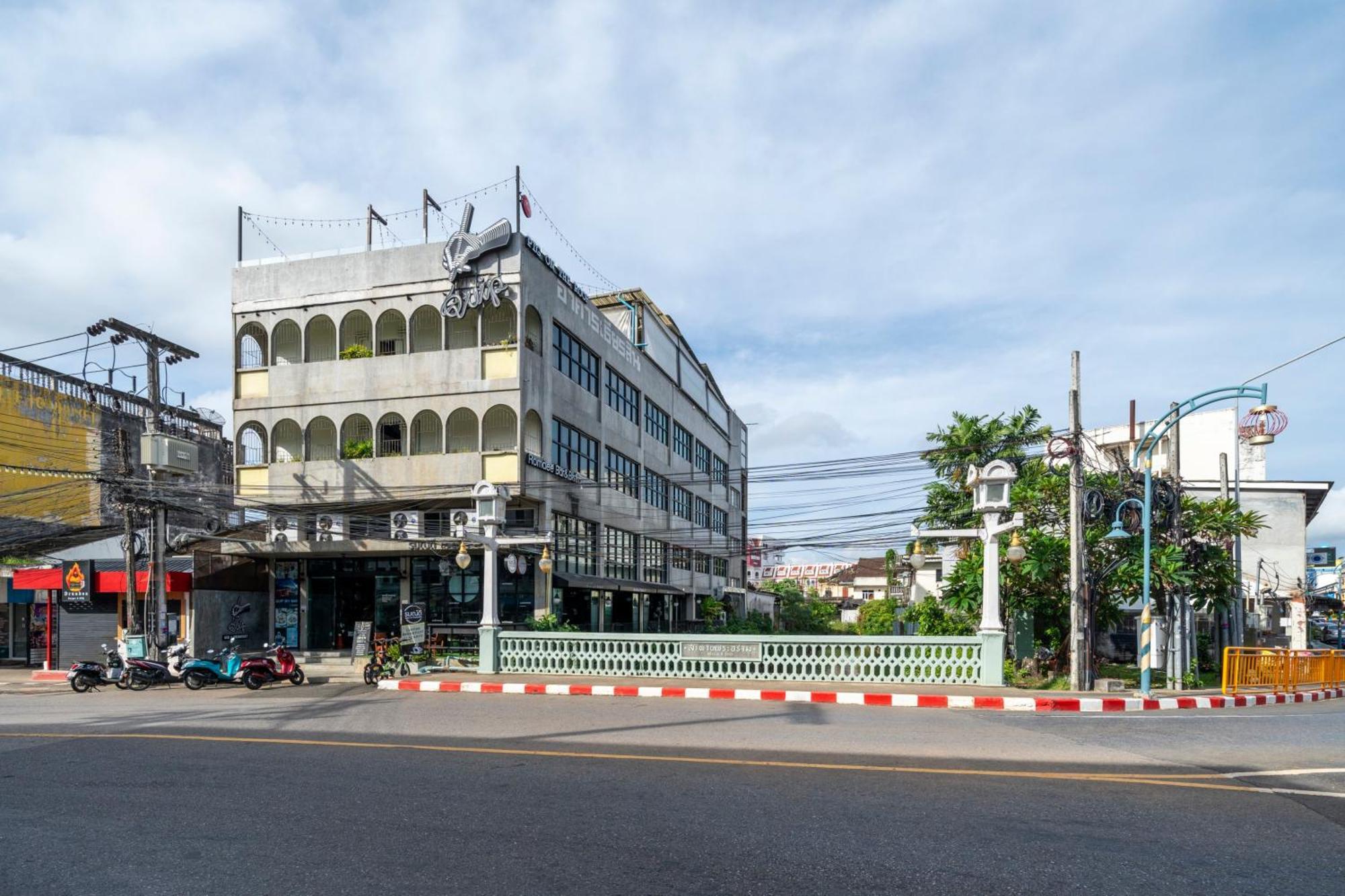 Quip Bed & Breakfast Hotel Phuket Ngoại thất bức ảnh